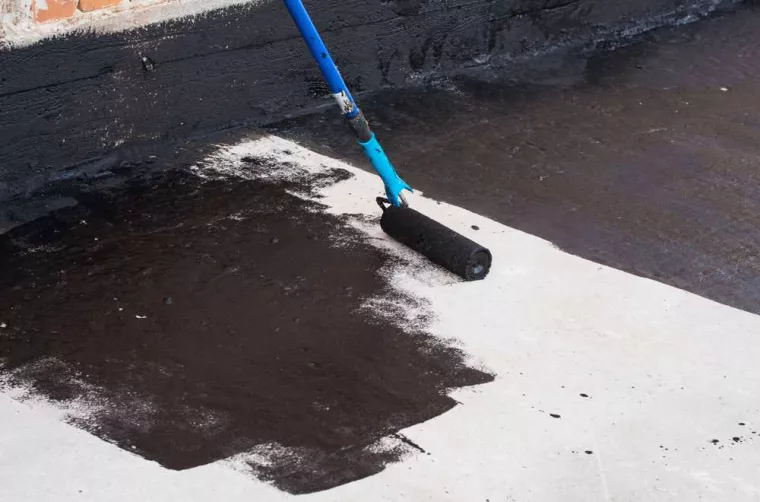 Pose de peinture résine sur une toiture terrasse pour étanchéité à Lorient, Lorient, COUVREUR.TA