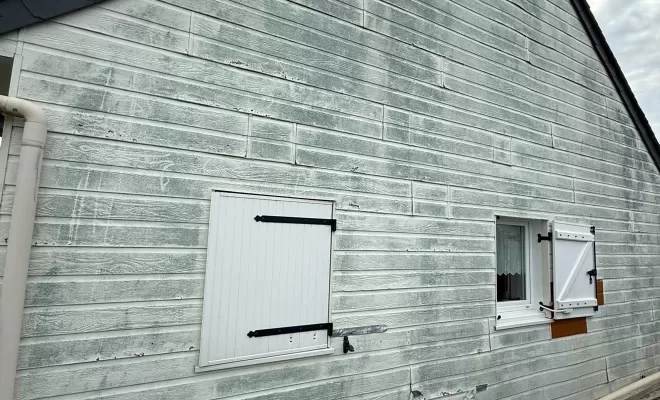Habillage d'un pignon en bardage PVC à Lorient par COUVREUR.TA, Lorient, COUVREUR.TA